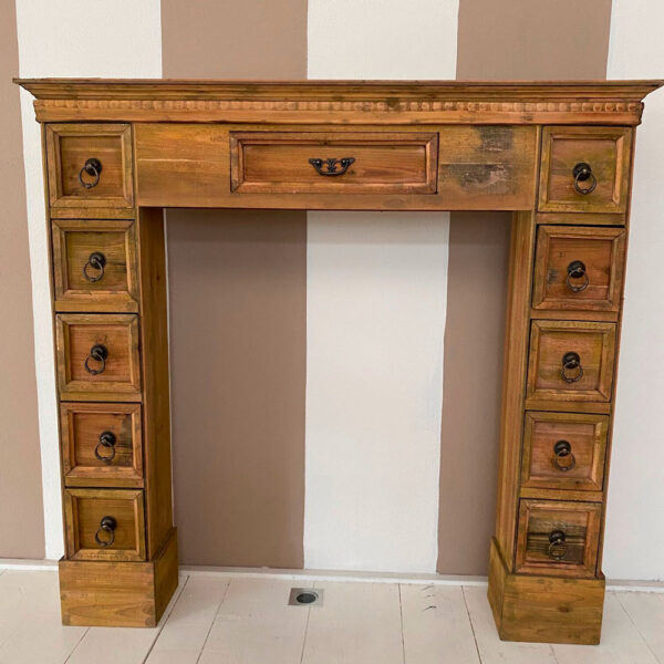 CORNICE IN LEGNO MARRONE CON CASSETTI