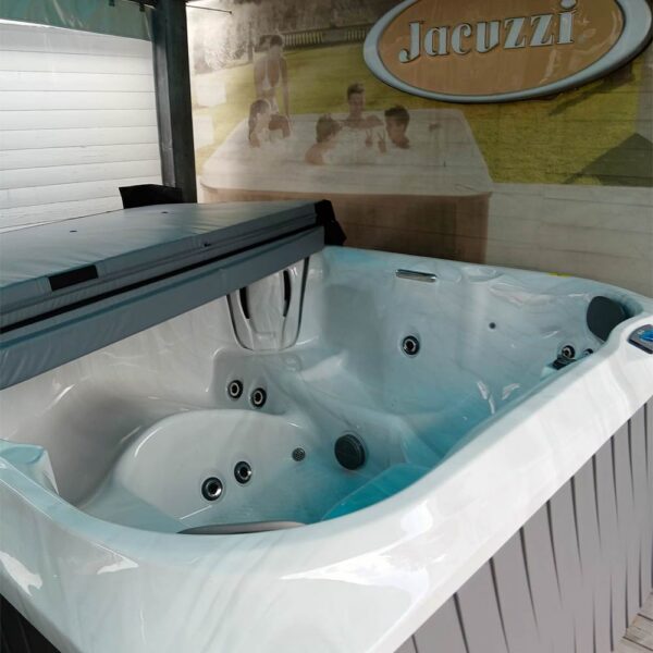 promo vasca idromassaggio jacuzzi J235 Progetto Verde Santarcangelo Rimini